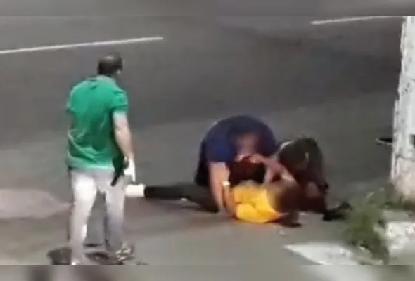 Policiais brigaram em rua da Praia do Canto