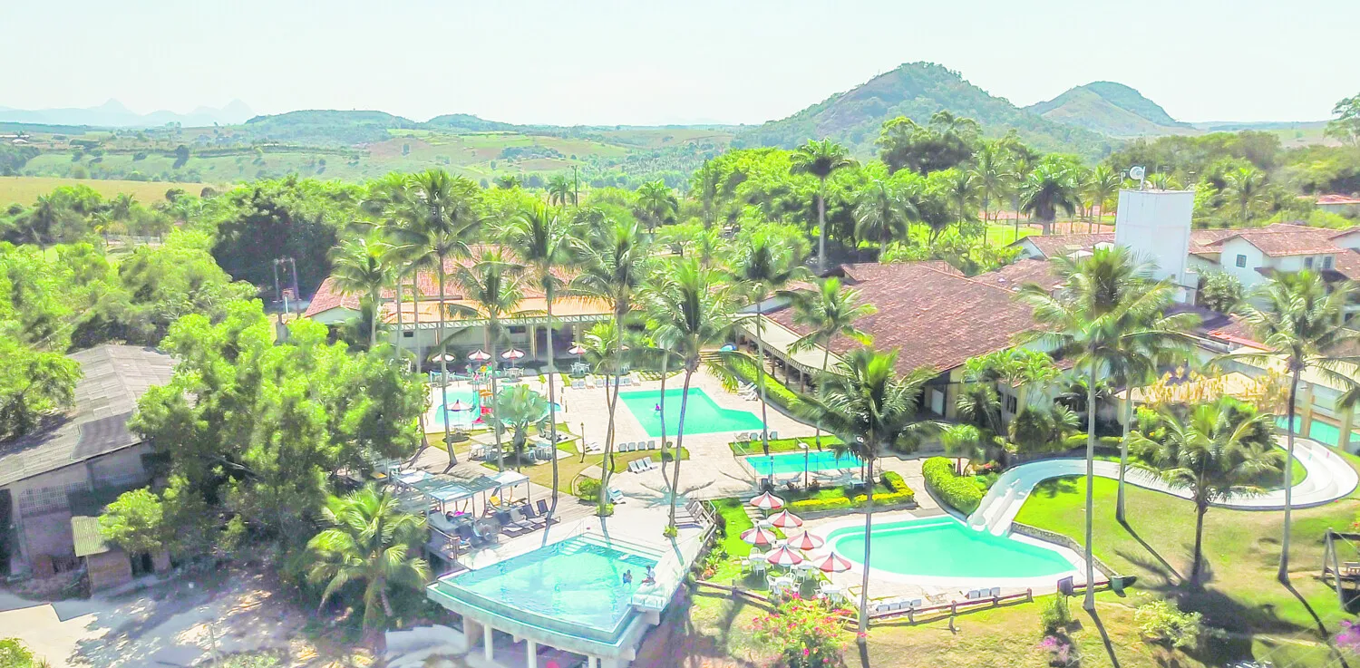 está localizado a menos de 30 minutos das praias de Guarapari e possui amplo complexo de lazer em meio à natureza