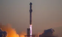 Imagem ilustrativa da imagem SpaceX lança foguete, mas propulsor explode após separar da Starship