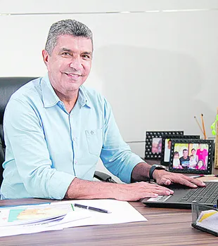 afirma que, dos municípios da Grande Vitória, a Serra tem o maior percentual de investimento na saúde