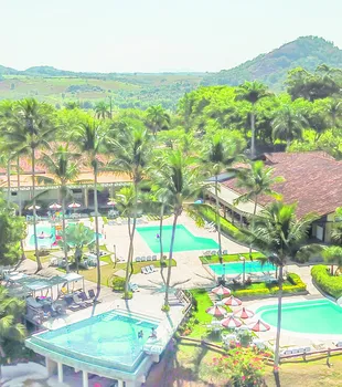 está localizado a menos de 30 minutos das praias de Guarapari e possui amplo complexo de lazer em meio à natureza