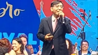 Imagem ilustrativa da imagem VÍDEO | Embaixador coreano viraliza ao cantar 'Cheia de Manias', do Raça Negra