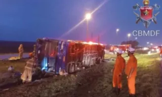 Imagem ilustrativa da imagem Duas pessoas são presas por acidente com ônibus clandestino no Distrito Federal