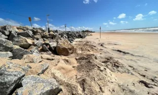 Imagem ilustrativa da imagem Erosão avança no litoral de Conceição da Barra