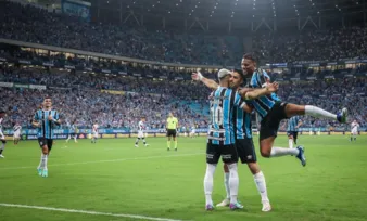 Imagem ilustrativa da imagem Suárez marca em despedida, Grêmio vence e deixa Vasco em situação tensa