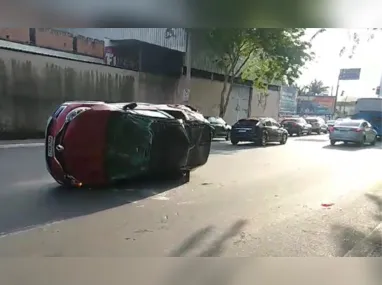 Carro envolvido em acidente