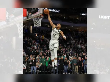 Imagem ilustrativa da imagem Antetokounmpo marca 64 pontos e bate recorde em vitória dos Bucks na NBA