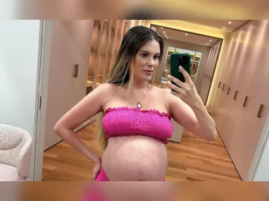 Imagem ilustrativa da imagem Bárbara Evans mostra funcionária inflando piscina com a boca e é criticada na web