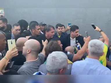 Imagem ilustrativa da imagem Bolsonaro tenta ir para shopping e causa tumulto em Vitória