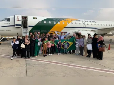 Emoção na chegada de brasileiros resgatados na Faixa de Gaza