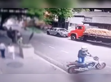 Imagem ilustrativa da imagem Câmeras flagram dois assaltos ao mesmo tempo em rua de bairro nobre de SP
