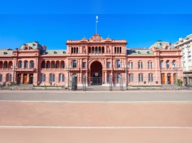 Imagem ilustrativa da imagem Casa Rosada é isolada após ameaça de bomba no fim das eleições na Argentina