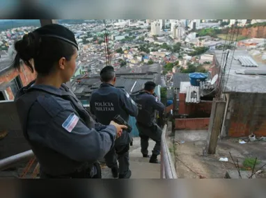 Viatura da PM: jovem foi morto a tiros