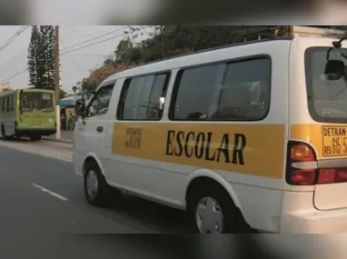 Van escolar onde menino foi esquecido