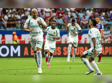 Adryelson e os companheiros de Botafogo deixam o gramado de São Januário abalados após a derrota