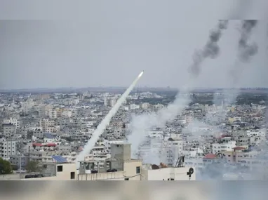 Comboio de blindados do exército de Israel na Faixa de Gaza: país nego acordo para cessar-fogo