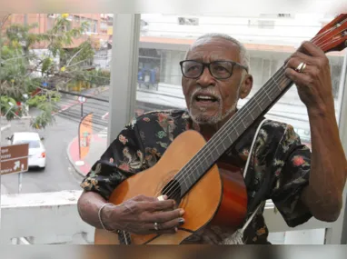 Praça Oito, no centro de Vitória, onde fica relógio com 81 anos de história