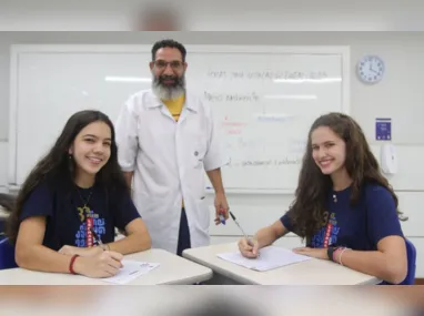 "Esse é o momento de usar a inteligência de forma estratégica, como fazer provas de edições anteriores”, destaca Rayza Fontes, professora de Português e Redação do Português Sob Medida