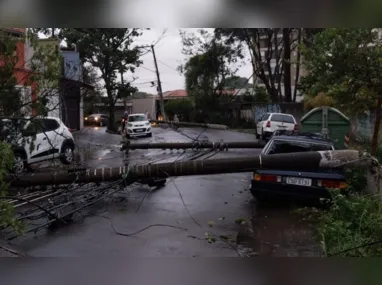 O rio que corta o município de Taió, em Santa Catarina, está com 9,88 metros de profundidade