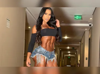 O nutricionista Guilherme Meneguz mostra frutas e carboidratos e alerta que uma dieta restrita com perda rápida de peso leva à redução de massa muscular