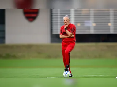 Tite e Bruno Henrique durante treino do Flamengo: técnico falou sobre expectativa de estrear no comando do rubro-negro