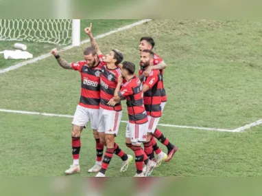 Imagem ilustrativa da imagem Flamengo supera Bahia, volta a vencer e espanta crise após saída de Sampaoli
