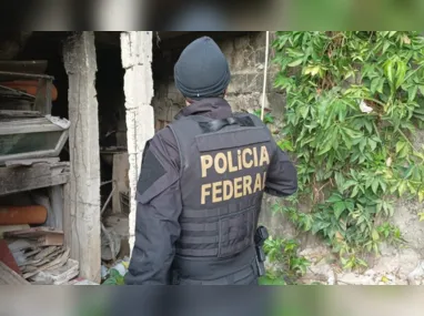 Mulher parte para cima de bandido ao presenciar assalto