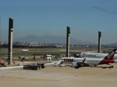 Imagem ilustrativa da imagem GLO: militares começam a atuar em portos e aeroportos