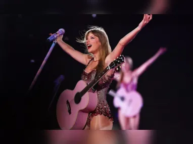 Fãs tomam banho de mangueira em fila para show da Taylor Swift