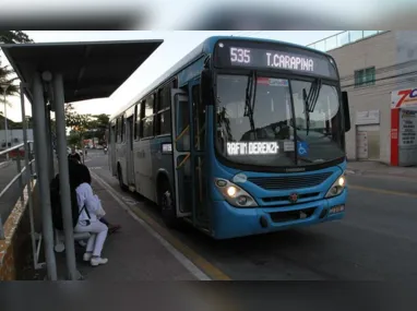 Enem: candidatos correm antes de portão fechar na faculdade Faesa, em Vitória