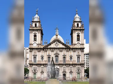 Imagem ilustrativa da imagem Homem é preso após tentar incendiar igreja da Candelária, no Rio