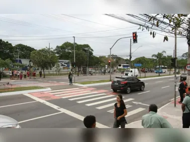 O tráfego de carros pelo local será permitido nos dois sentidos da via, desde que respeitando o limite máximo de 30 km/h