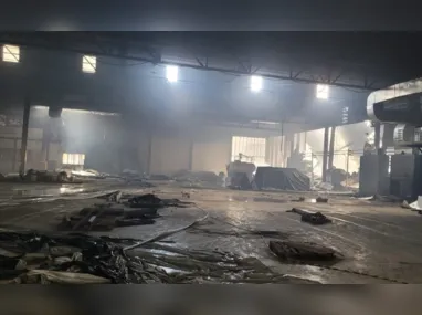 Imagem ilustrativa da imagem Incêndio: bombeiros alertam para risco de desabamentos na fábrica da Cacau Show