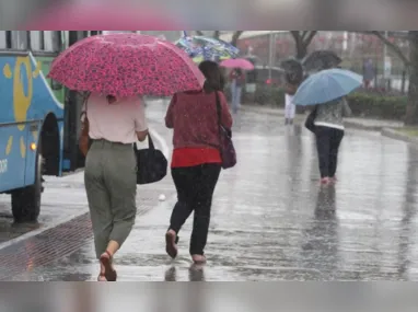 Alerta de tempestade foi emitido pelo Inmet