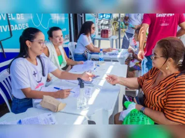 Veículo ficou danificado após a confusão