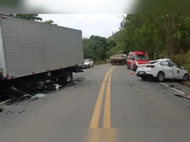 Imagem ilustrativa da imagem Motorista morre em acidente entre carro oficial e caminhão na BR-259