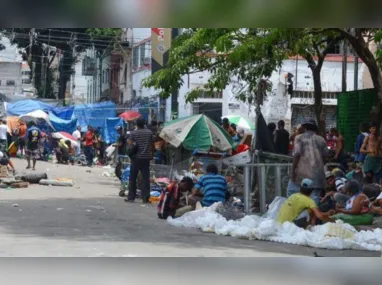 Imagem ilustrativa da imagem Onda de calor faz usuários da cracolândia trocarem cachaça por água