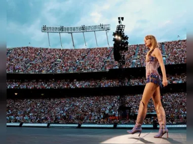 Fãs tomam banho de mangueira em fila para show da Taylor Swift