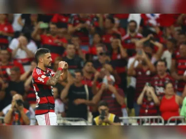 Jogadores de Fluminense e São Paulo trocaram faixas de campeão antes do início do jogo