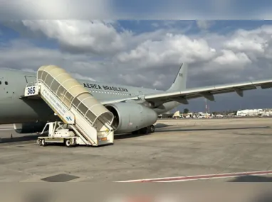 Imagem ilustrativa da imagem Quarta aeronave da FAB com brasileiros repatriados decola de Tel-Aviv rumo ao Rio