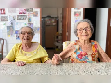 Praça Oito, no centro de Vitória, onde fica relógio com 81 anos de história