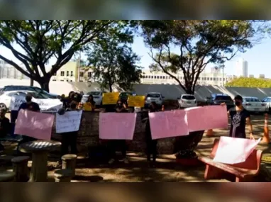 Imagem ilustrativa da imagem Técnicos e auxiliares de enfermagem fazem protesto em hospital de Vila Velha