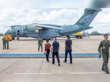 Avião decolou com brasileiros resgatados de Israel