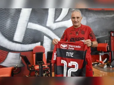 Tite e Bruno Henrique durante treino do Flamengo: técnico falou sobre expectativa de estrear no comando do rubro-negro