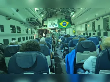 Imagem ilustrativa da imagem Último voo da primeira fase de resgate de brasileiros em Israel pousa no Rio