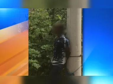 Imagem ilustrativa da imagem VÍDEO | Homem invade casa e é amarrado em poste por moradores no Norte do ES