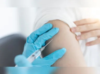 Imagem ilustrativa da imagem Vacina atualizada para novas cepas da Covid pode ser mais eficaz que a bivalente
