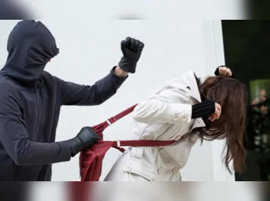 Imagem ilustrativa da imagem Vendedora se livra de assalto após perceber que arma era falsa