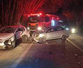 Imagem ilustrativa da imagem Acidente entre dois carros deixa um morto e seis feridos em rodovia no ES