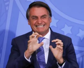 Imagem ilustrativa da imagem Oração, trios e até pulseira VIP em ato pró-Bolsonaro